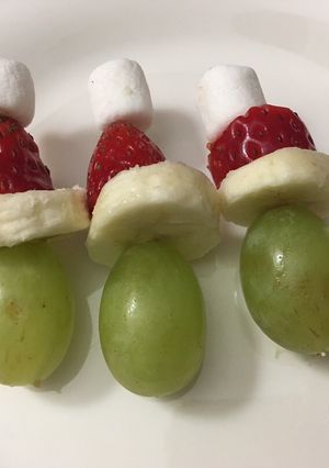 A picture of Grinch kabobs.