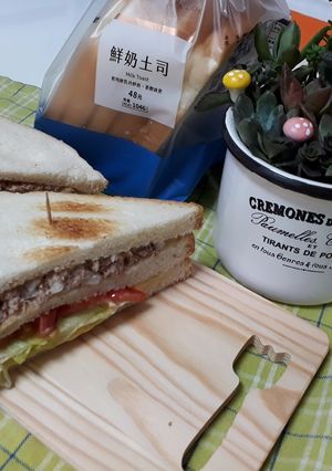 黑胡椒鮪魚起司三明治 的食譜成品照片