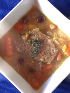 Una foto de Seitán de kamut con salsa de naranja