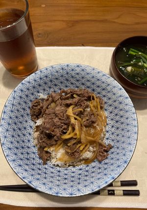 A picture of Gyudon 🥓🍚.
