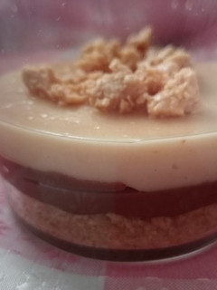 Una foto de Vasitos de crema de turrón blando con chocolate