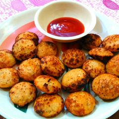 Rava Appe A picture of Rava Appe.