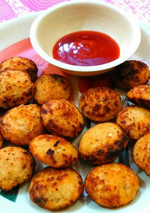 A picture of Rava Appe.