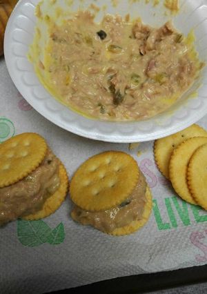A picture of Tuna salad on Crackers.