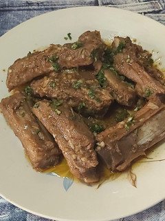 Una foto de Costillas de cerdo al ajillo