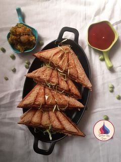 आलू मटर सैंडविच (Aloo matar sandwich recipe in Hindi) रेसिपी मुख्य फोटो