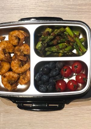A picture of Thai Shrimps with Asparagus.