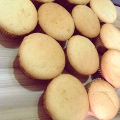 A picture of Vanilla plain cupcake.