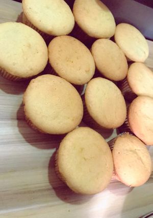 A picture of Vanilla plain cupcake.