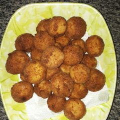 A picture of Stuffed potato balls.