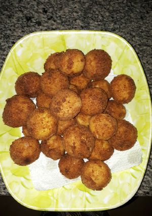 A picture of Stuffed potato balls.