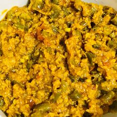 A picture of One pot mins and beans curry.