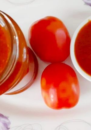 टोमॅटो सॉस (tomato sauce recipe in marathi) रेसिपी चे मुख्य फोटो 