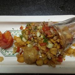 A picture of Cornflakes bhel.