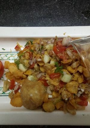 A picture of Cornflakes bhel.