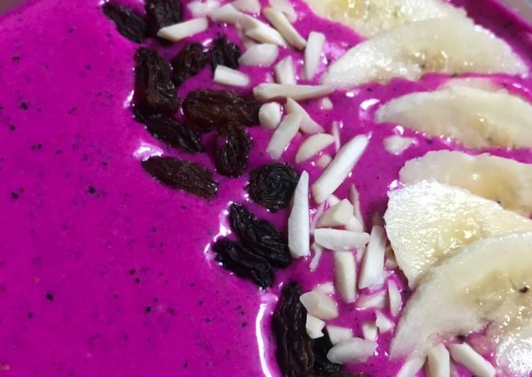 Resep Smoothies bowl buah naga pisang almond oat, Menggugah Selera