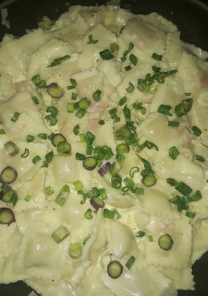 Una foto de Ravioles con crema