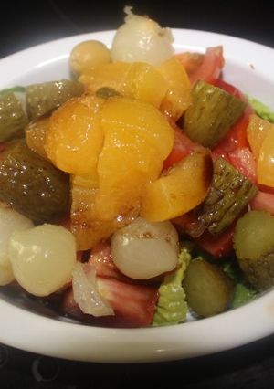 Una foto de Ensalada con albaricoques en almíbar
