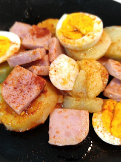 Una foto de Patatas con jamón cocido (versión rápida)