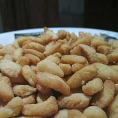รูปของ Biji Ketapang renyah
