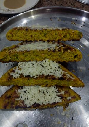 A picture of Handwa Sandwich for kids snacks.