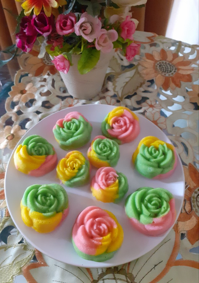 Foto resep Bolu Kukus Mawar Ekonomis Lembut & Empuk.... 🌷🌹