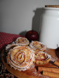 Una foto de Tartaletas de crema pastelera y manzana