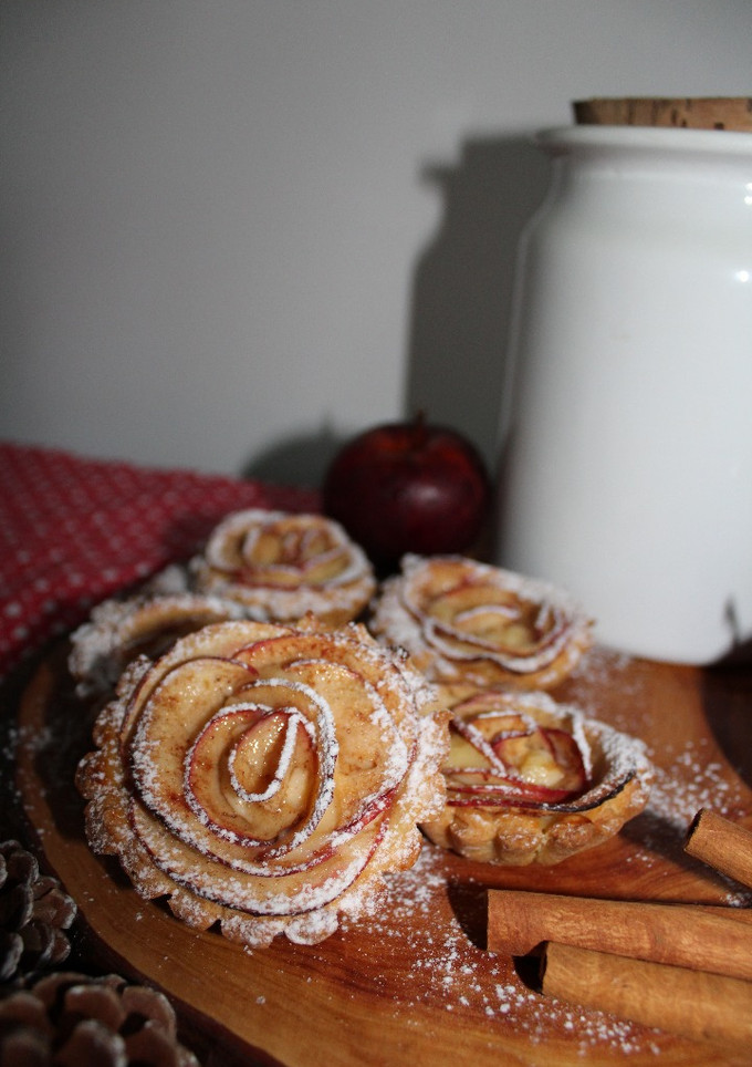 Una foto de Tartaletas de crema pastelera y manzana