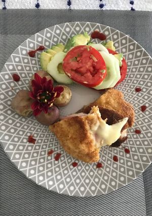 Una foto de Pechugas rellenas de Jamón, Queso y rebozado a lo Carmelita