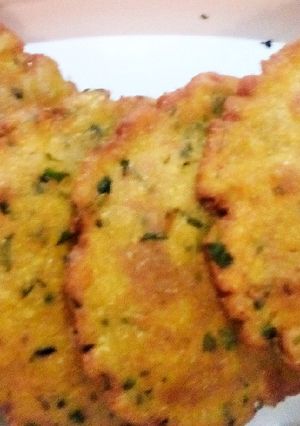 A picture of Methi Mooli Makki Ki Puri.