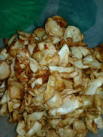 Langkah Gampang Menyiapkan Resep Keripik singkong pedas manis yang Menggugah Selera Anti Ribet, Lezat Sekali