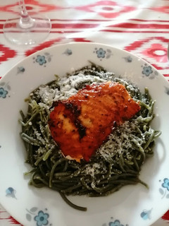 Una foto de Fideos de espelta con salmón