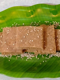 સુખડી(Sukhdi Recipe in Gujarati) રેસીપી મુખ્ય ફોટો
