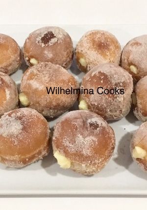 A picture of BOMBOLINI (Italian Donuts with Vanilla Pastry Cream)🇮🇹.