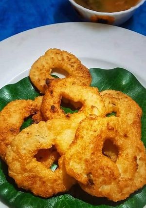 A picture of Rava Medu Vada.