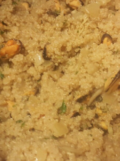 Una foto de Quinoa con mejillones a la provenzal