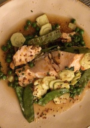 Une photo de Papillote de saumon aux pois gourmand