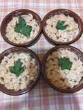 Insalata di gamberetti piccoli in salsa rosa