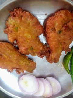 কুমড়ো ফুলের পকোড়া(kumro phuler pakoda recipe in Bengali) রেসিপির প্রধান ছবি