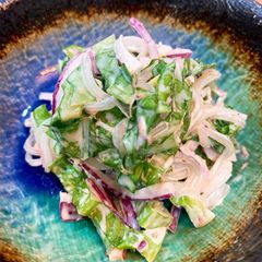 Harusame, onion and lettuce salad with mayonnaise dressing A picture of Harusame, onion and lettuce salad with mayonnaise dressing.