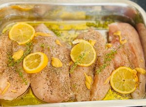 Une photo de Poulet mariné citron / thym / moutarde