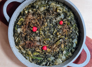 Una foto de Acelga con especias, receta de Etiopia 🇪🇹 Gomen Wat 🇪🇹 plato tradicional etiope y vegetariano