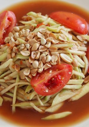 Foto resep Som Tum Mamuang (Thai Green Mango Salad)