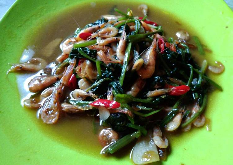 Bagaimana Membuat Tumis kangkung saus tiram, Enak