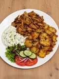 Gyros mit knusprigen Kartoffeln & Tzatziki 🌱 Vegan