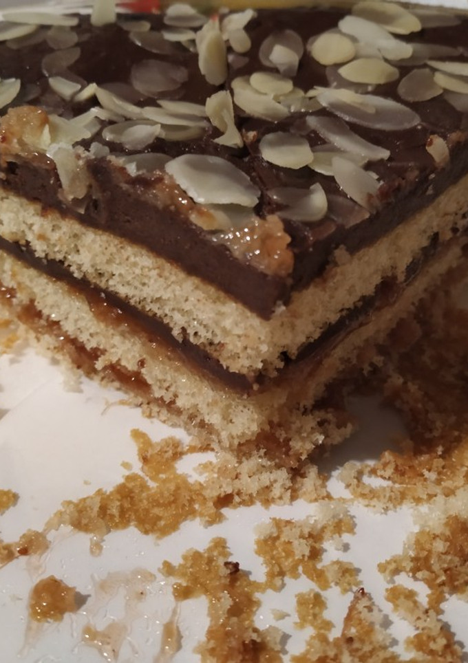 Una foto de Pastel fresa y chocolate rápido