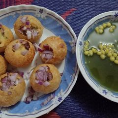 A picture of Puchka paani puri.