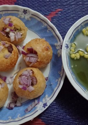 A picture of Puchka paani puri.