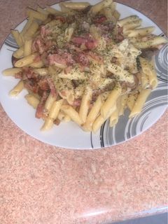 Una foto de Macarrones con setas y bacon