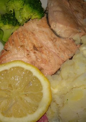 Foto resep Salmon with butterlemon and garlic 🍋
